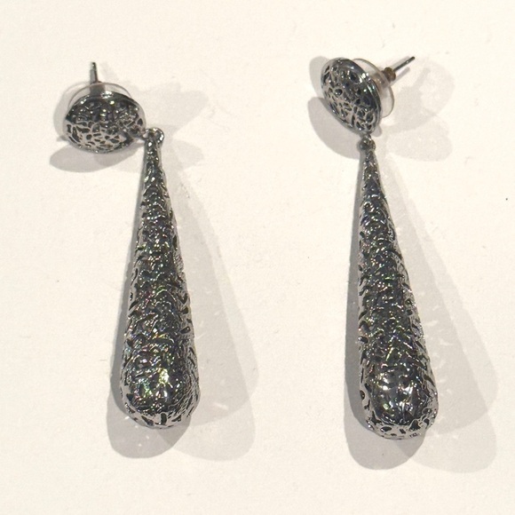 Jewelry - Elegant Silver Drop Earrings